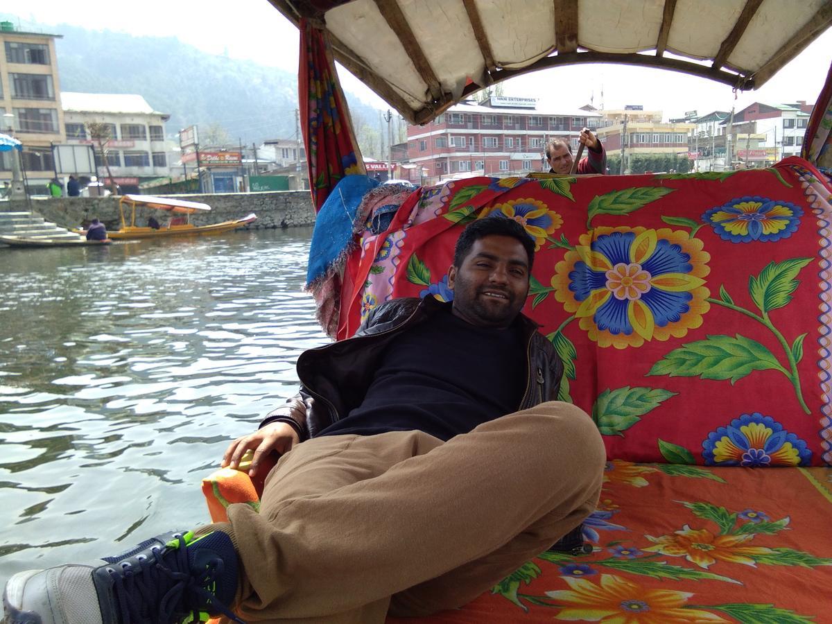 Отель Houseboat - City Of Kashmir Сринагар Экстерьер фото